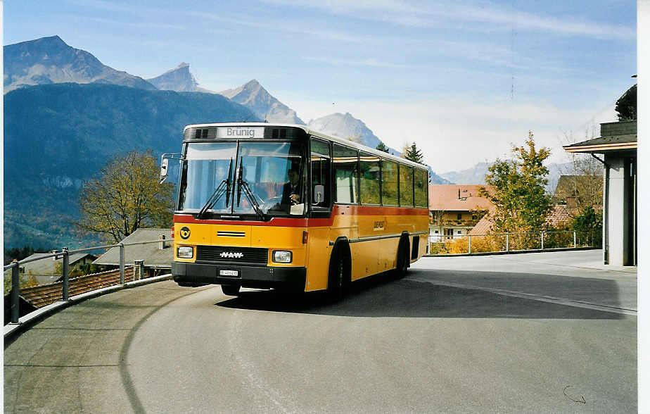 (043'614) - AVBB Schwanden - Nr. 4/BE 403'430 - NAW/Hess (ex P 24'424) am 21. Oktober 2000 in Reuti-Hasliberg, Post