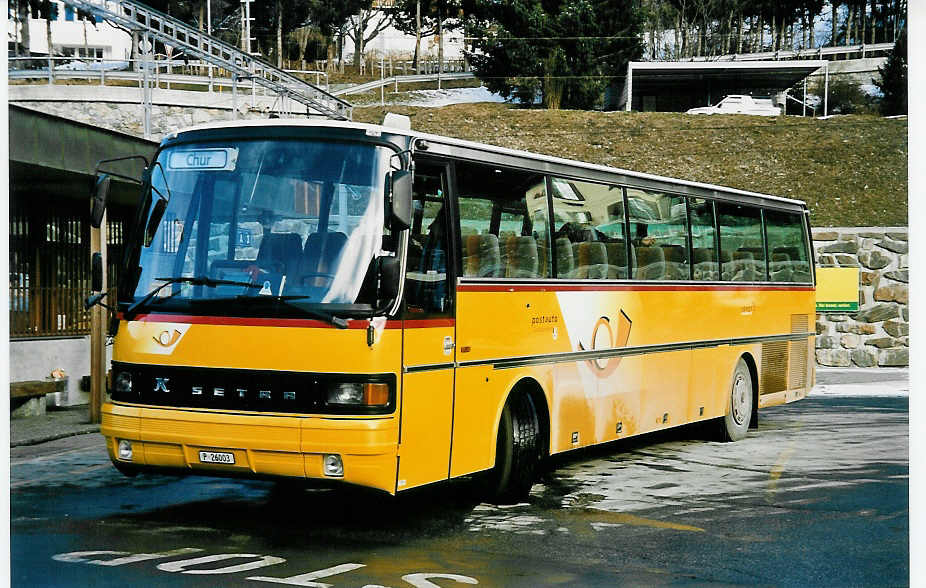 (044'425) - PTT-Regie - P 26'003 - Setra am 1. Januar 2001 beim Bahnhof Tiefencastel