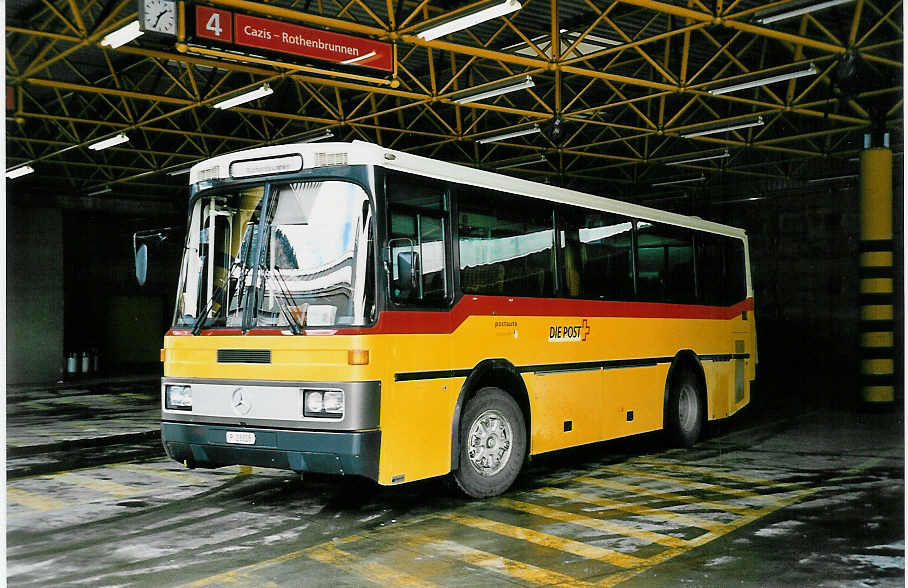 (044'428) - PTT-Regie - P 23'328 - Mercedes/FHS am 1. Januar 2001 in Thusis, Postautostation