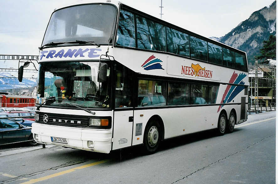 (044'511) - Aus Deutschland: Fanke, Hohenahr - LDK-FG 555 - Setra am 1. Januar 2001 beim Bahnhof Chur