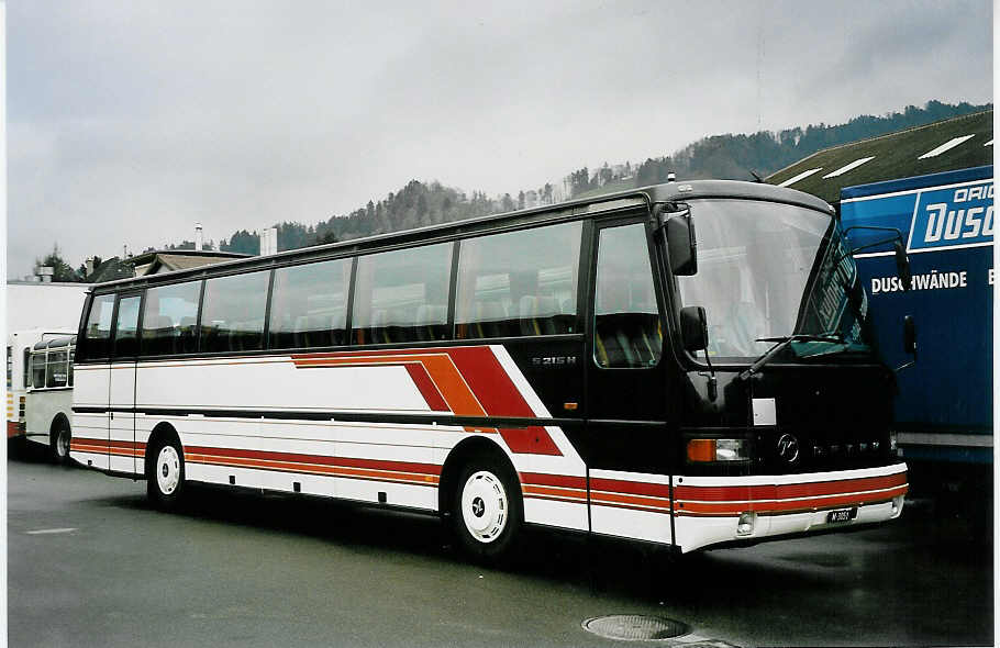 (045'212) - Schweizer Armee - M+3051 - Setra am 8. Mrz 2001 in Thun Garage STI