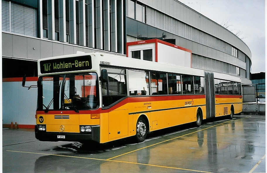 (045'220) - PTT-Regie - P 27'713 - Mercedes am 11. Mrz 2001 in Bern, Postautostation