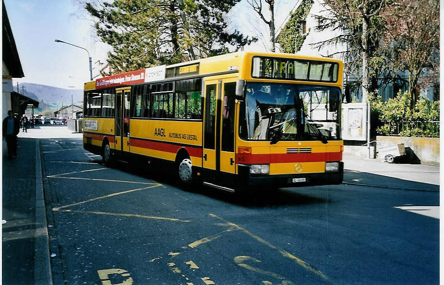 (045'511) - AAGL Liestal - Nr. 65/BL 66'105 - Mercedes am 31. Mrz 2001 beim Bahnhof Liestal