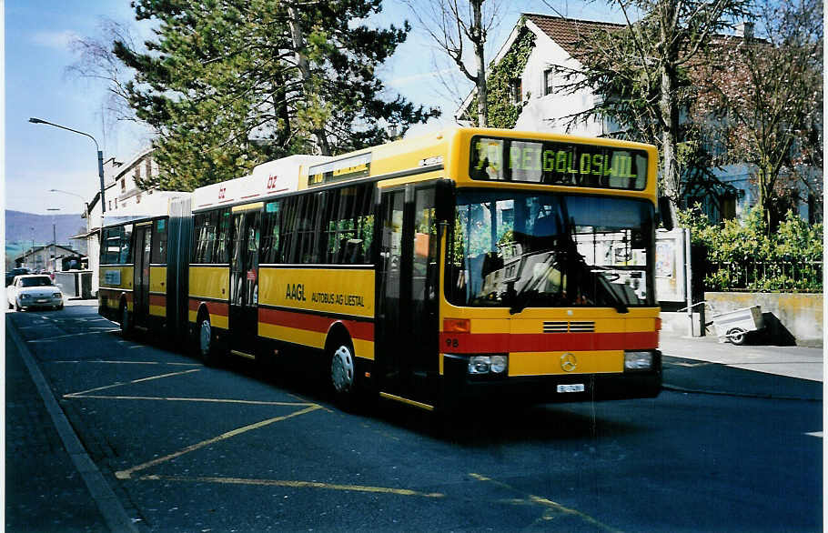 (045'512) - AAGL Liestal - Nr. 98/BL 7486 - Mercedes am 31. Mrz 2001 beim Bahnhof Liestal