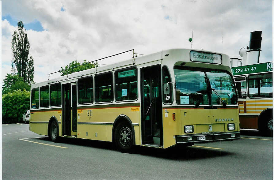 (046'620) - STI Thun - Nr. 47/BE 396'547 - Saurer/R&J am 18. Mai 2001 bei der Schifflndte Thun