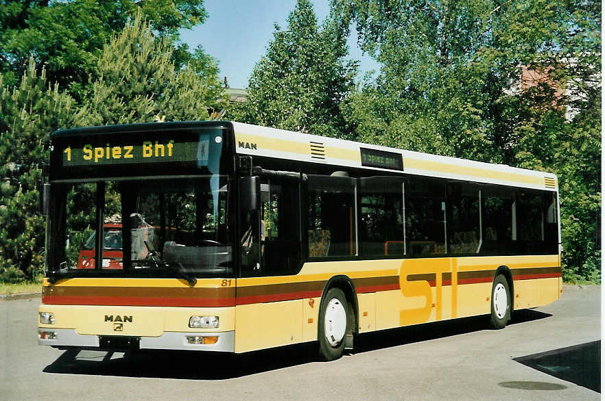 (046'830) - STI Thun - Nr. 81 - MAN am 28. Mai 2001 in Thun, Garage