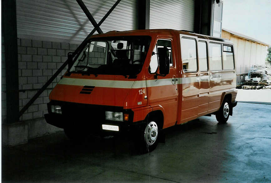 (047'706) - ZVB Zug - Nr. 124/ZG 58'288 - Renault (ex Villiger, Cham) am 10. Juli 2001 in Zug, Garage