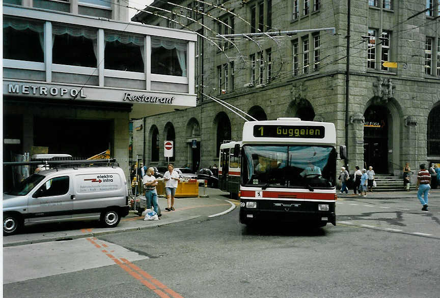 (047'725) - VBSG St. Gallen - Nr. 159 - NAW/Hess Gelenktrolleybus am 10. Juli 2001 beim Bahnhof St. Gallen