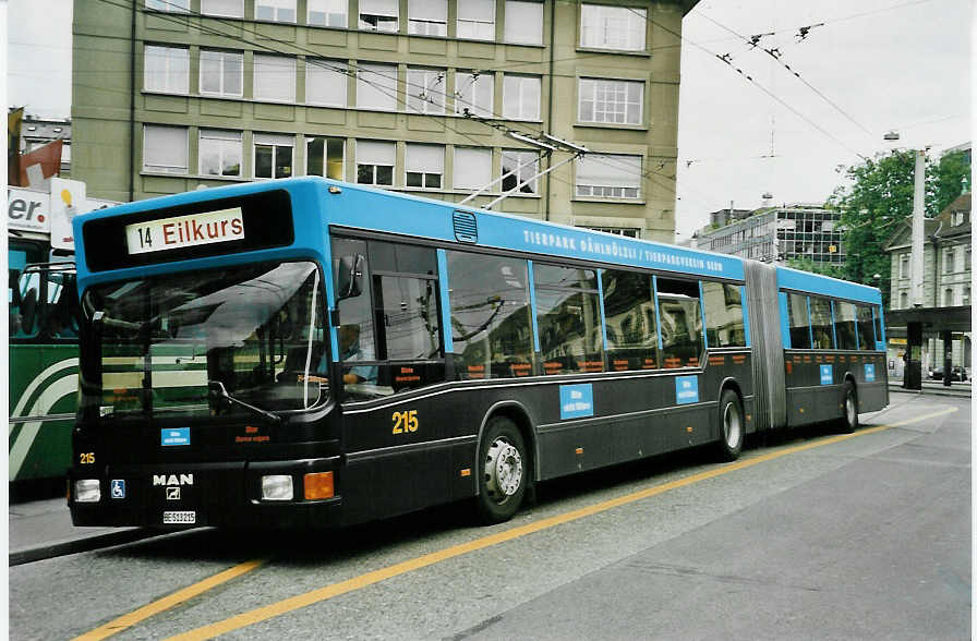 (048'118) - SVB Bern - Nr. 215/BE 513'215 - MAN am 16. Juli 2001 beim Bahnhof Bern