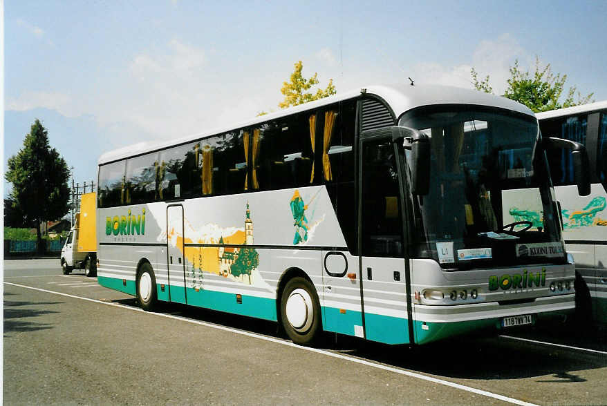 (048'728) - Aus Frankreich: Borini, Megve - 1187 WV 74 - Neoplan am 31. Juli 2001 in Thun, Seestrasse