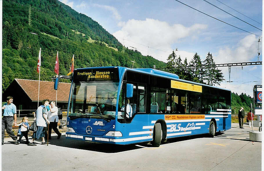 (048'801) - AFA Adelboden - Nr. 2/BE 25'802 - Mercedes am 5. August 2001 beim Bahnhof Reichenbach