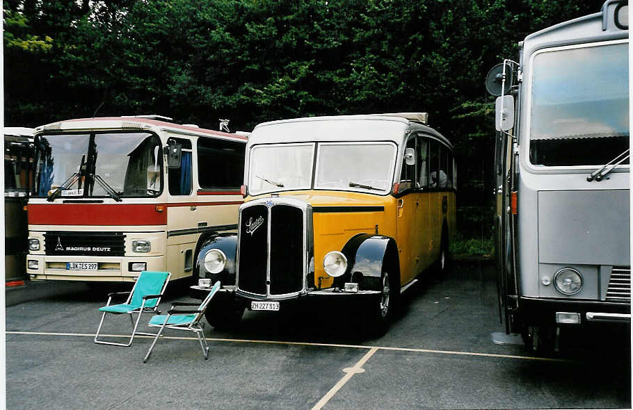 (049'201) - Geering, Bauma - ZH 227'813 - Saurer/Saurer (ex P 23'058) am 18. August 2001 in Burgdorf, AMP