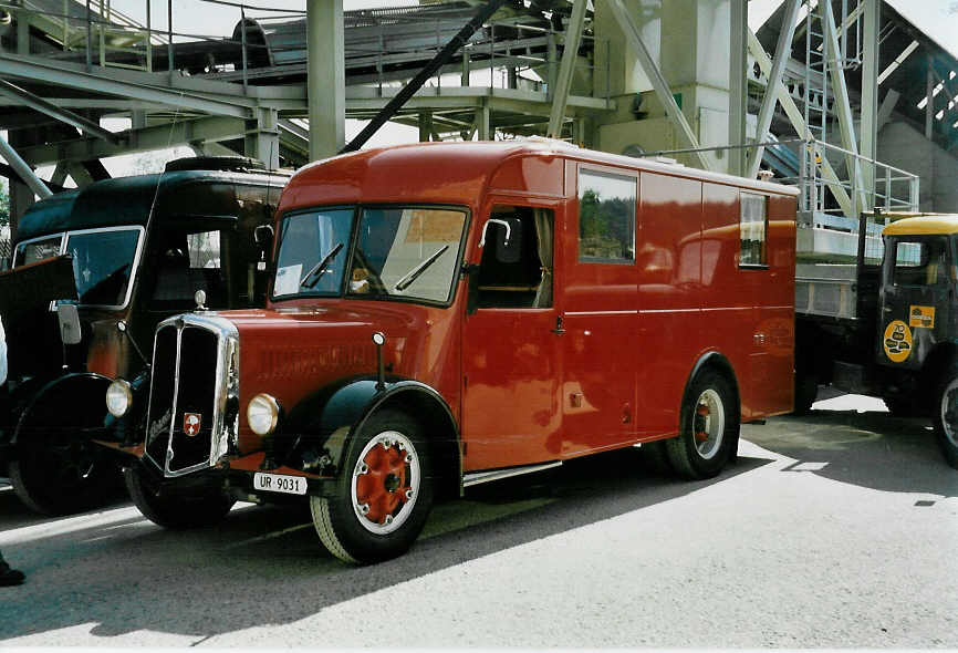 (049'423) - Schuler, Erstfeld - UR 9031 - Berna/Hess (ex Hfliger, Luzern; ex M+3143) am 25. August 2001 in Niederbipp, Saurertreffen