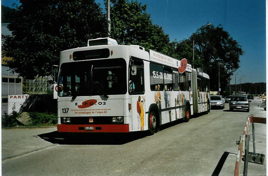 (049'512) - VB Biel - Nr. 137/BE 425'137 - Volvo/R&J am 25. August 2001 in Biel, Centre Beaujean