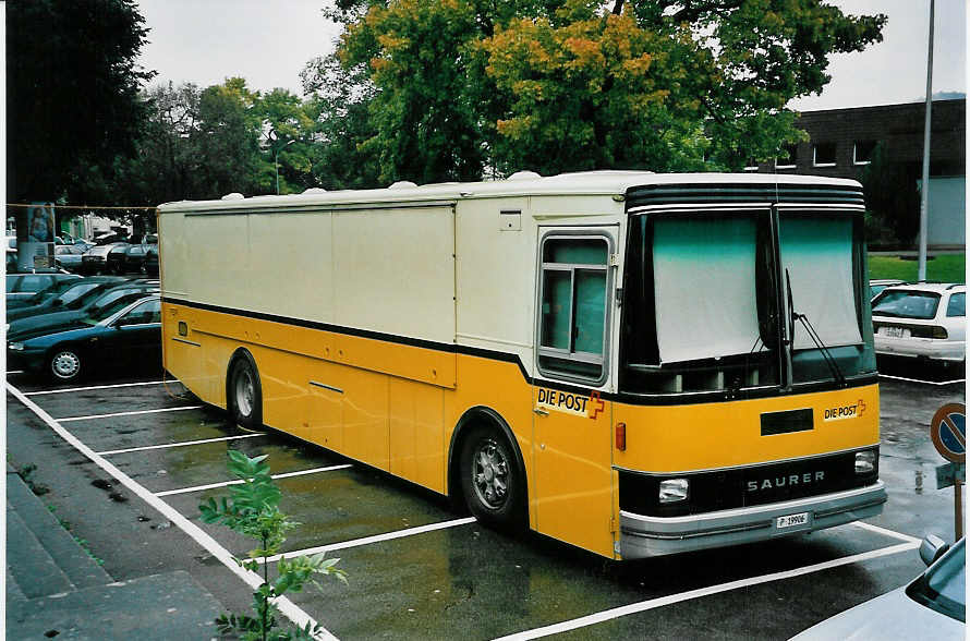 (049'827) - PTT-Regie - P 19'906 - Saurer/Lauber Automobilpostbro am 23. September 2001 in Burgdorf, Marktplatz (allerletzter Einsatztag!)