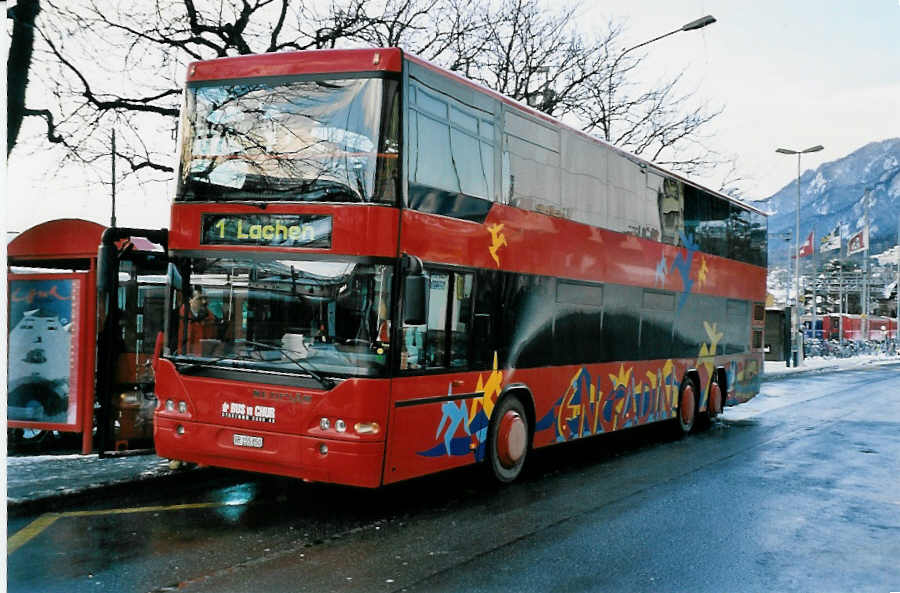 (051'016) - SBC Chur - Nr. 50/GR 155'850 - Neoplan am 27. Dezember 2001 beim Bahnhof Chur