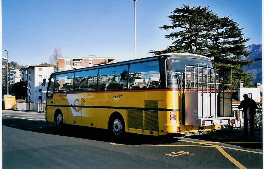 (051'201) - PTT-Regie - P 24'337 - Setra am 1. Januar 2002 beim Bahnhof Lugano