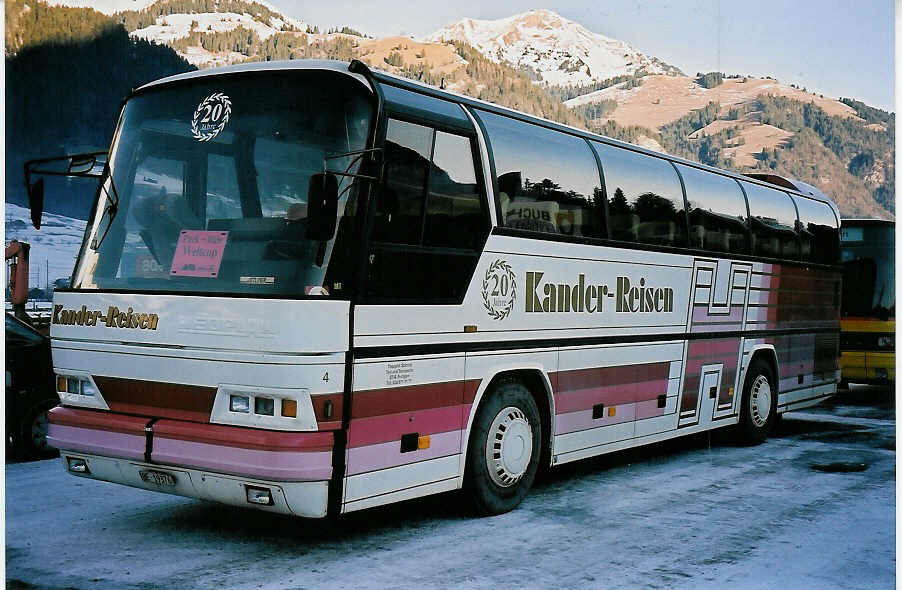 (051'408) - Kander-Reisen, Frutigen - Nr. 4/BE 19'376 - Neoplan am 6. Januar 2002 in Frutigen, Flugplatz