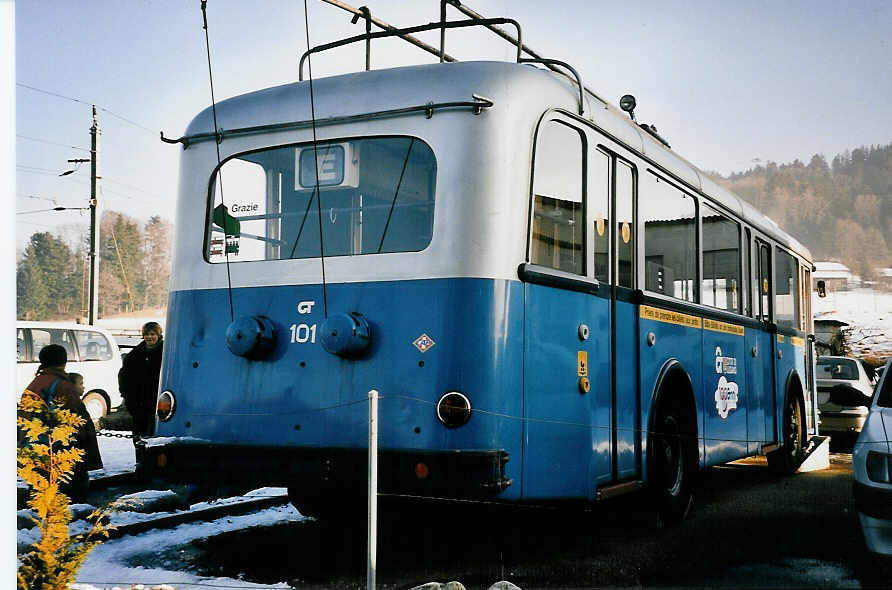 (051'537) - ACT Lugano (TVS) - Nr. 101 - FBW/R&J Trolleybus (ex Nr. 1) am 13. Januar 2002 in Mittelhusern, Schwarzwasserbrcke