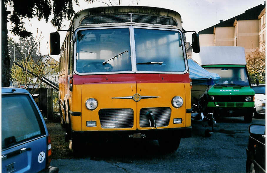 (052'928) - Brunner, Thun - FBW/Hess (ex P 24'164) am 18. April 2002 in Thun-Lerchenfeld, Garage