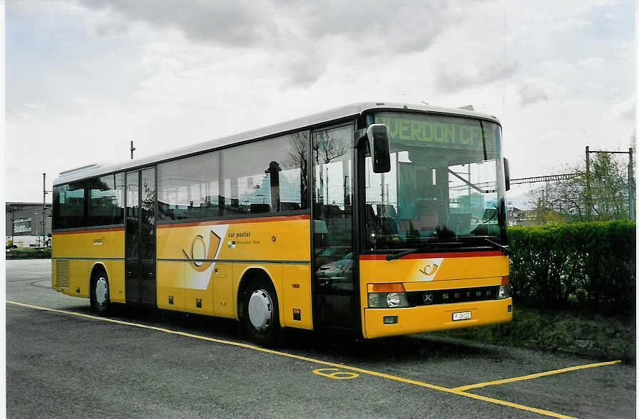 (053'123) - PTT-Regie - P 26'022 - Setra am 19. April 2002 in Yverdon, Garage