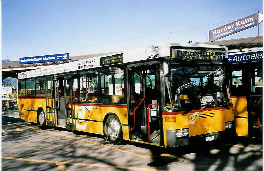 (053'334) - PTT-Regie - P 25'198 - Mercedes (ex Anthamatten, Saas-Almagell) am 16. Mai 2002 beim Bahnhof Interlaken West