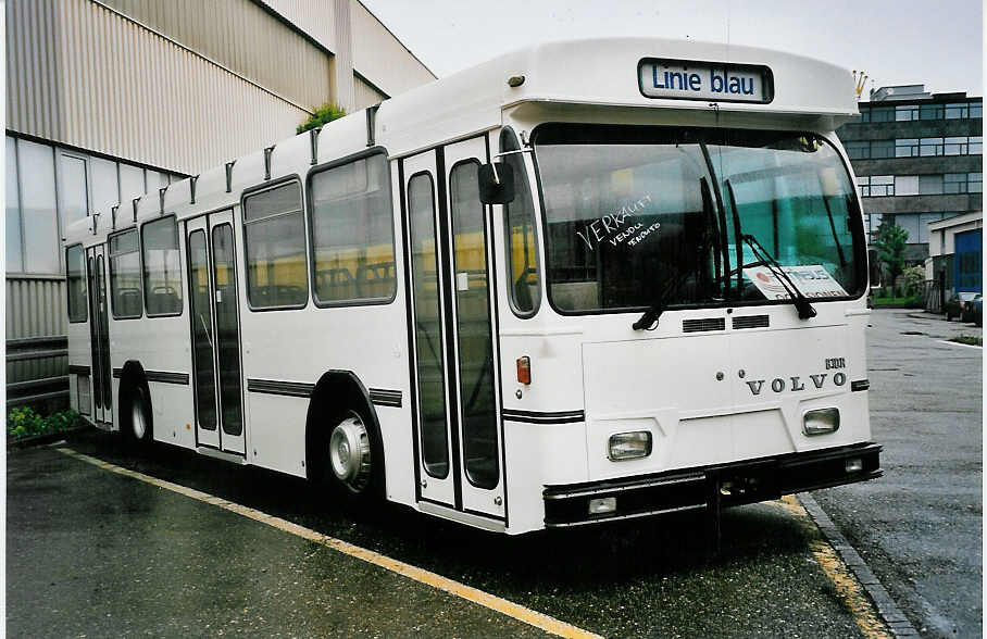 (053'410) - PostAuto Graubnden - Volvo/Hess (ex SBC Chur Nr. 1; ex Roth, Chur Nr. 13) am 18. Mai 2002 in Biel, Rattinbus