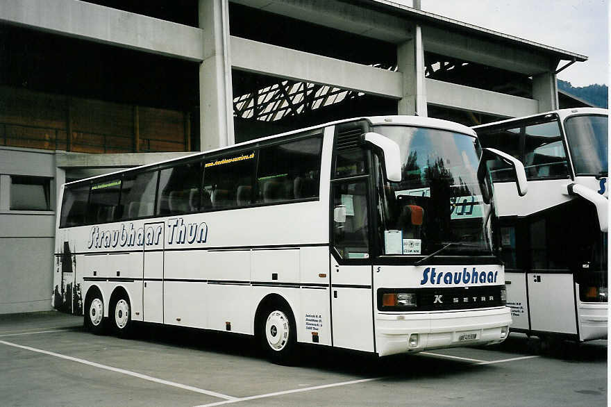 (053'920) - Straubhaar, Thun - Nr. 5/BE 431'038 - Setra am 19. Juni 2002 in Thun, Grabengut