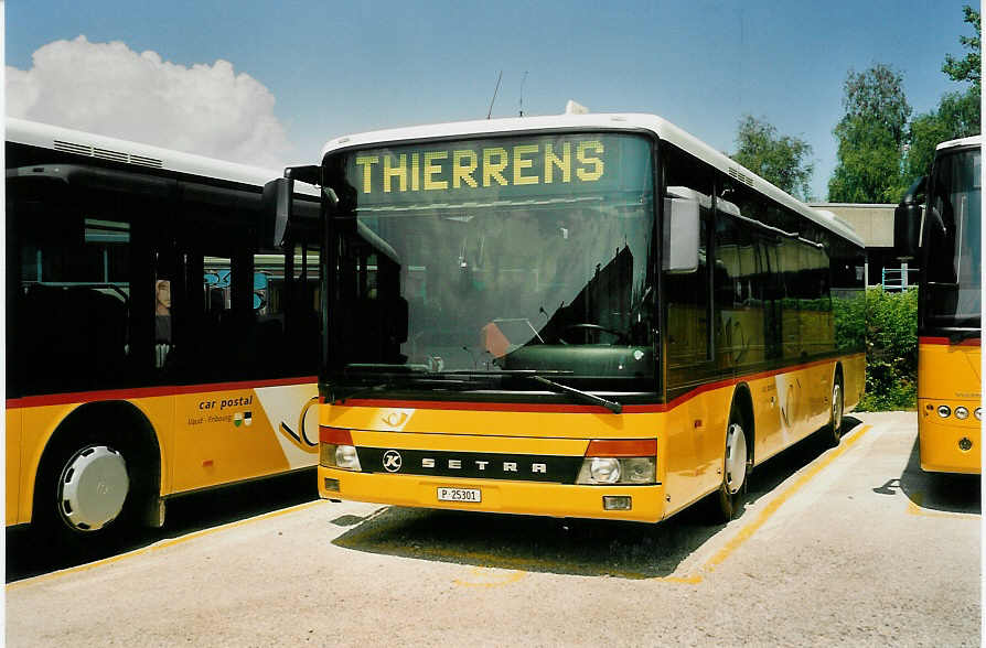 (054'119) - PTT-Regie - P 25'301 - Setra am 22. Juni 2002 in Yverdon, Garage