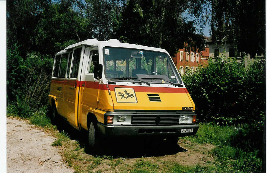 (054'127) - PTT-Regie - P 21'241 - Renault am 22. Juni 2002 in Yverdon, Garage