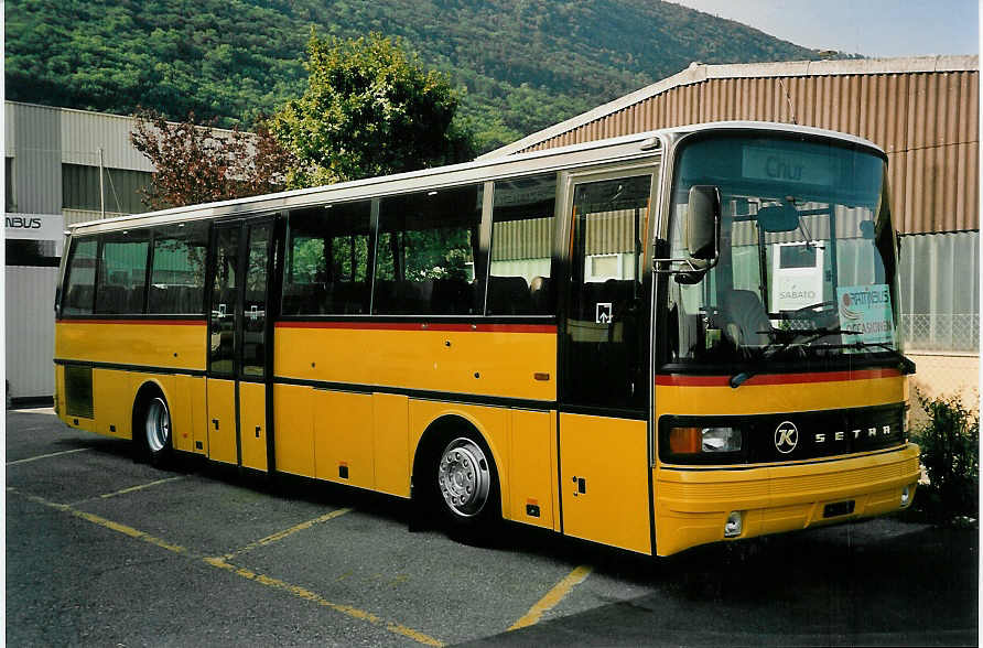 (054'207) - PTT-Regie - P 25'006 - Setra am 22. Juni 2002 in Biel, Rattinbus