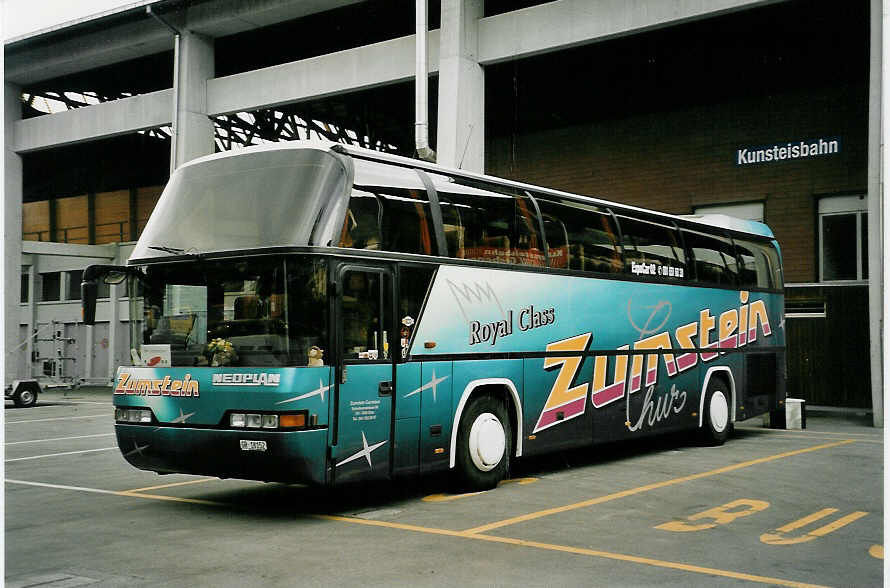 (054'314) - Zumstein, Chur - GR 18'152 - Neoplan am 2. Juli 2002 in Thun, Grabengut