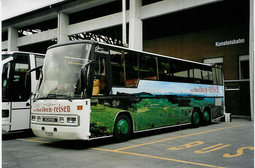 (054'315) - Scheiben, Emmenmatt - BE 15'437 - Scania/Auwrter am 5. Juli 2002 in Thun, Grabengut