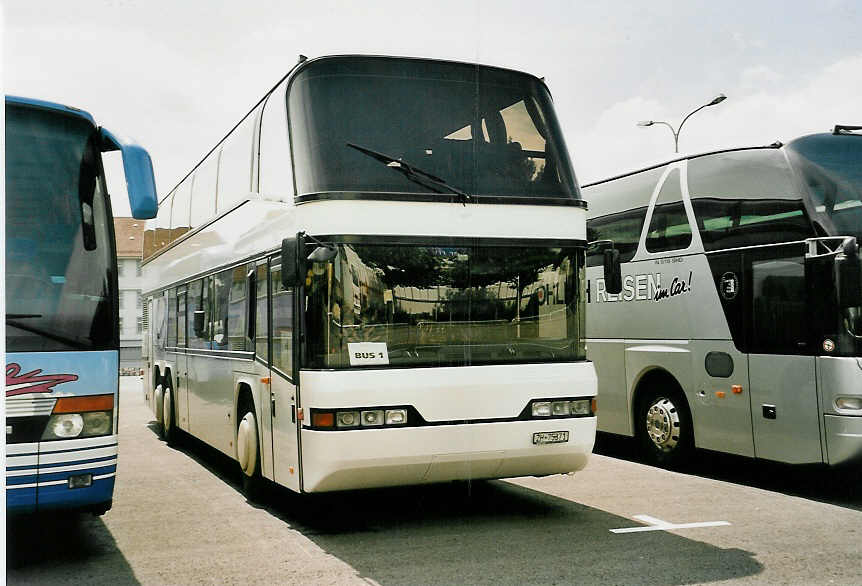 (054'421) - Rbsamen, Seuzach - ZH 75'371 - Neoplan am 15. Juli 2002 in Biel, Terminal B