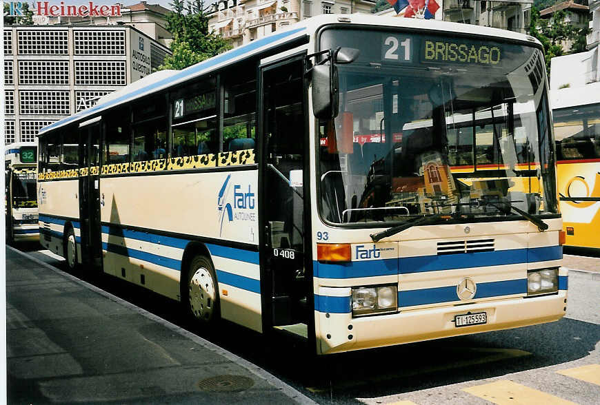 (054'823) - FART Locarno - Nr. 93/TI 125'593 - Mercedes am 23. Juli 2002 beim Bahnhof Locarno