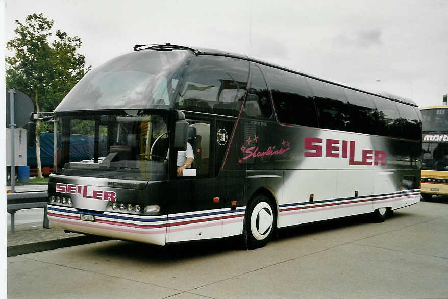 (054'934) - Aus der Schweiz: Seiler, Frauenfeld - TG 1038 - Neoplan am 25. Juli 2002 in Lrrach, Grenze