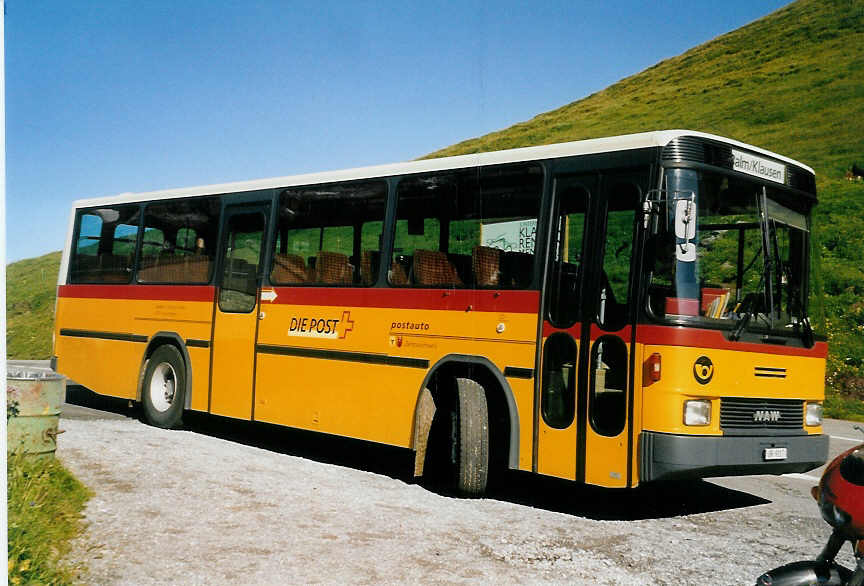 (055'020) - Walker, Urnerboden - UR 9317 - NAW/Hess (ex P 24'426) am 27. Juli 2002 auf dem Klausenpass