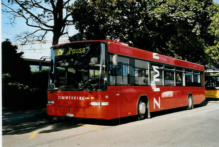 (055'129) - AHW Horgen - Nr. 18/ZH 396'909 - Volvo/Hess am 27. Juli 2002 beim Bahnhof Horgen