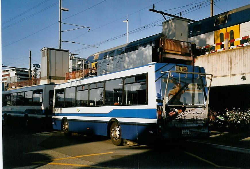 (055'203) - ZVB Zug - Nr. 106/ZG 82'546 - Lanz+Marti/Hess Personenanhnger am 27. Juli 2002 beim Bahnhof Zug (prov. Haltestelle)