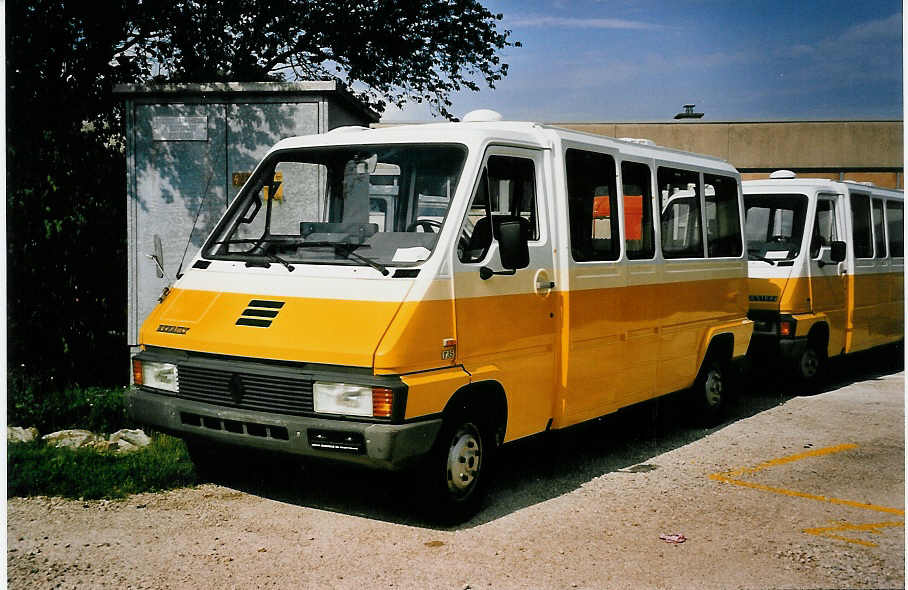 (055'507) - PTT-Regie - P 21'208 - Renault am 25. August 2002 in Yverdon, Garage