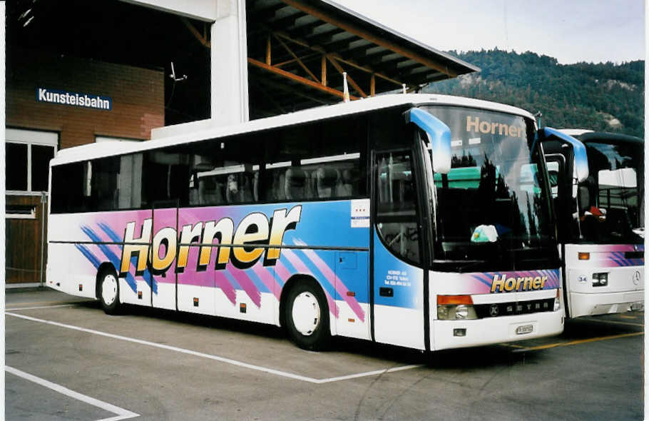 (055'529) - Horner, Tafers - Nr. 2/FR 300'502 - Setra am 26. August 2002 in Thun, Grabengut