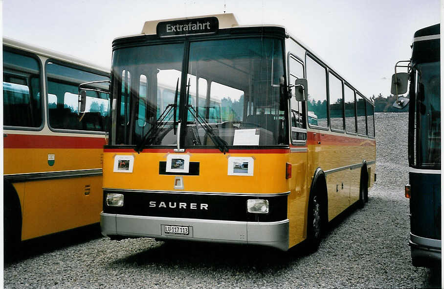 (055'630) - Party-Bus, Ruswil - LU 117'113 - Saurer/R&J (ex Stirnimann, Neuenkirch Nr. 42) am 31. August 2002 in Niederbipp, Saurertreffen