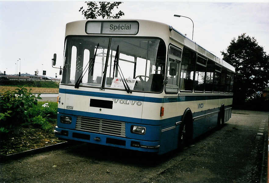 (055'823) - VMCV Clarens - Nr. 84 - Volvo/Lauber am 31. August 2002 in Biel, Rattinbus