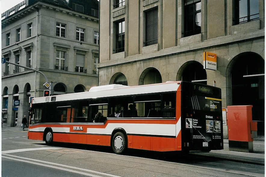 (056'024) - BBA Aarau - Nr. 147/AG 15'247 - MAN am 11. September 2002 beim Bahnhof Aarau