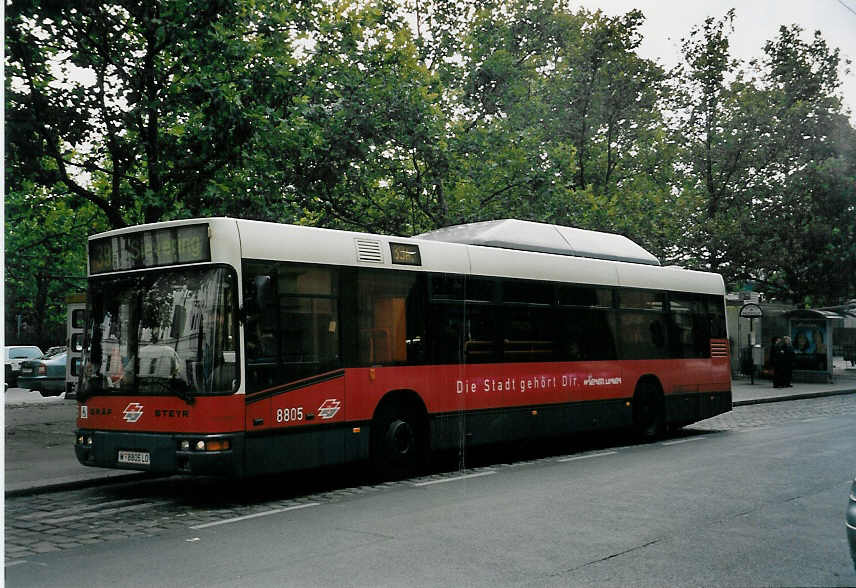 (056'632) - Wiener Linien - Nr. 8805/W 8805 LO - Grf/Steyr am 9. Oktober 2002 in Wien, Heiligenstadt