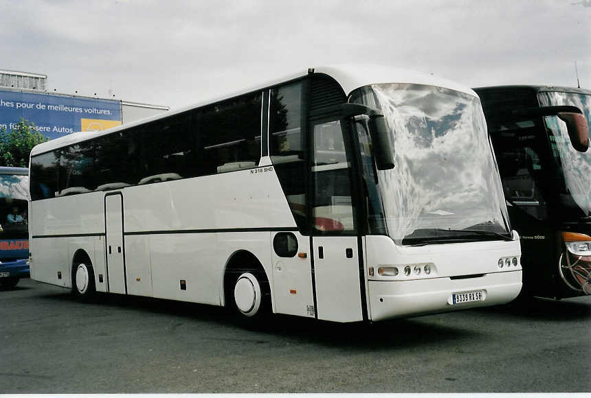 (056'923) - Aus Frankreich: 9339 RX 58 - Neoplan am 12. Oktober 2002 in Biel, Terminal B