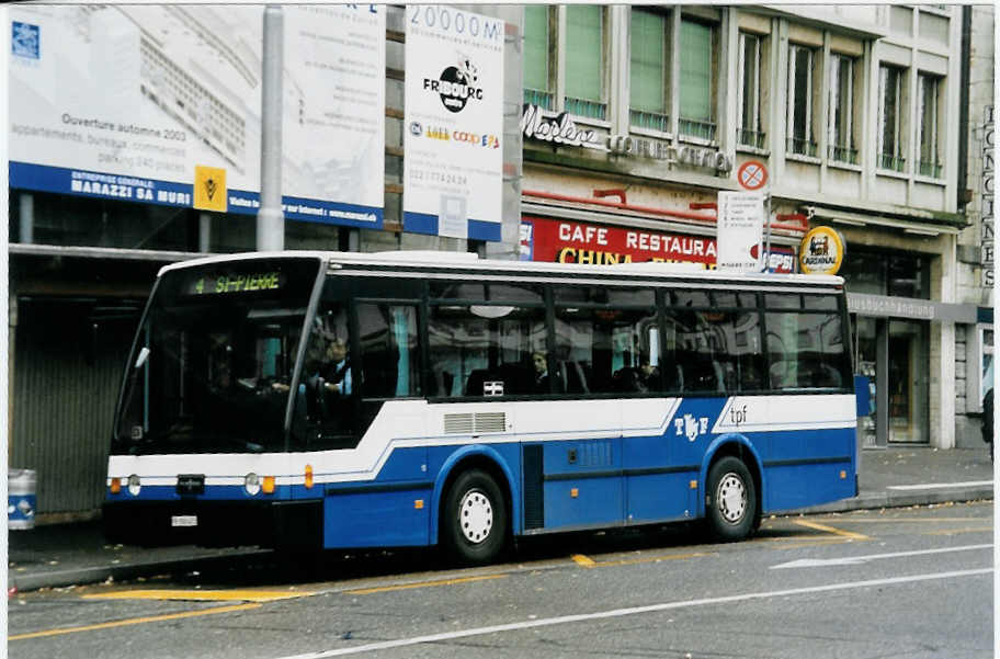 (057'228) - TPF Fribourg - Nr. 378/FR 300'421 - Van Hool (ex TF Fribourg Nr. 78) am 3. November 2002 beim Bahnhof Fribourg