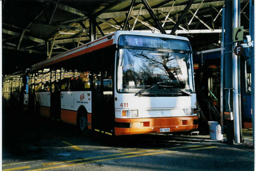 (058'217) - TPG Genve - Nr. 411/GE 96'815 - Renault am 1. Januar 2003 in Genve, Dpt