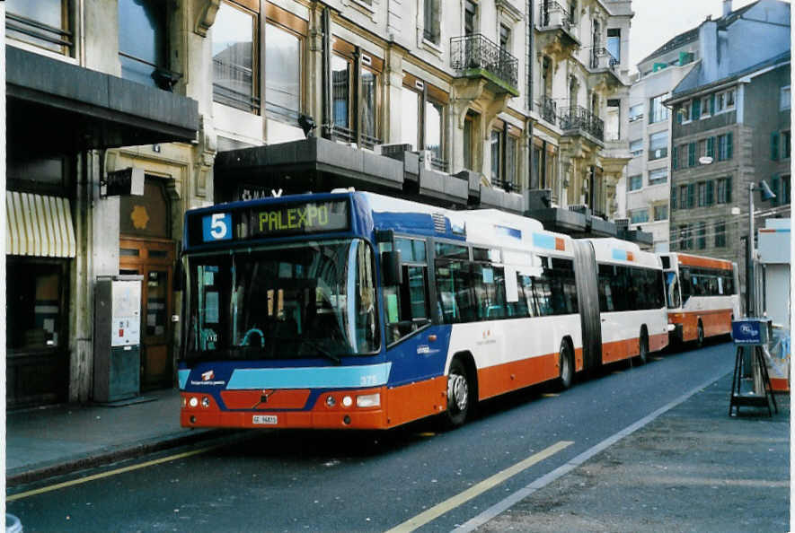 (058'312) - TPG Genve - Nr. 375/GE 96'831 - Volvo am 1. Januar 2003 in Genve, Coutance