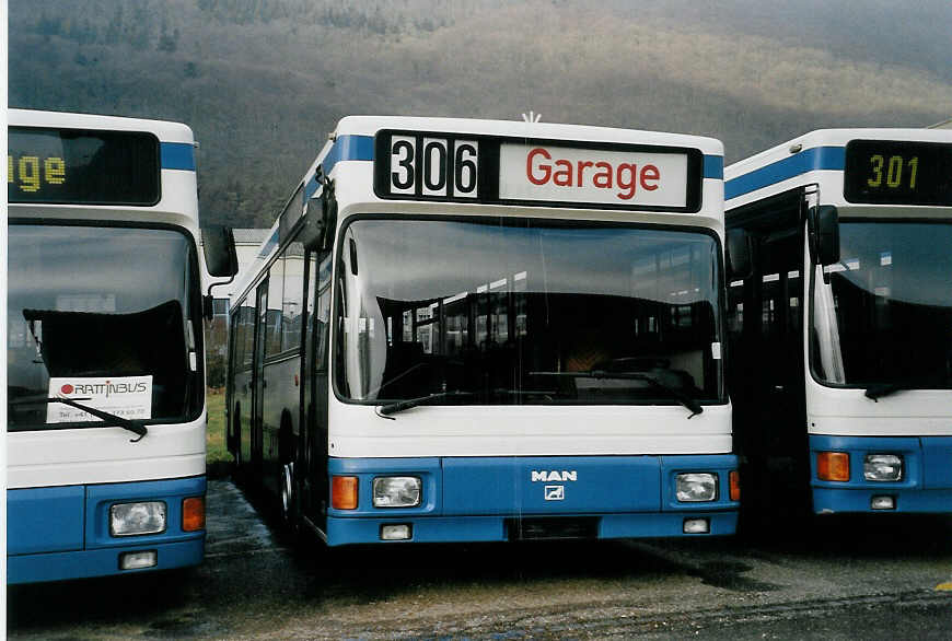 (058'527) - Hrzeler, Dietikon - Nr. 20 - MAN am 18. Januar 2003 in Biel, Rattinbus